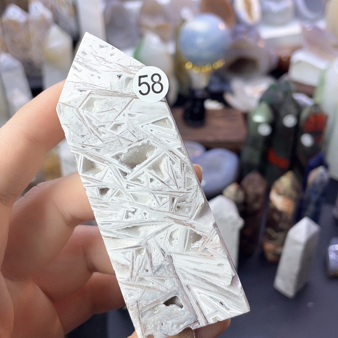 水晶北美白码瑙晶洞未镶嵌