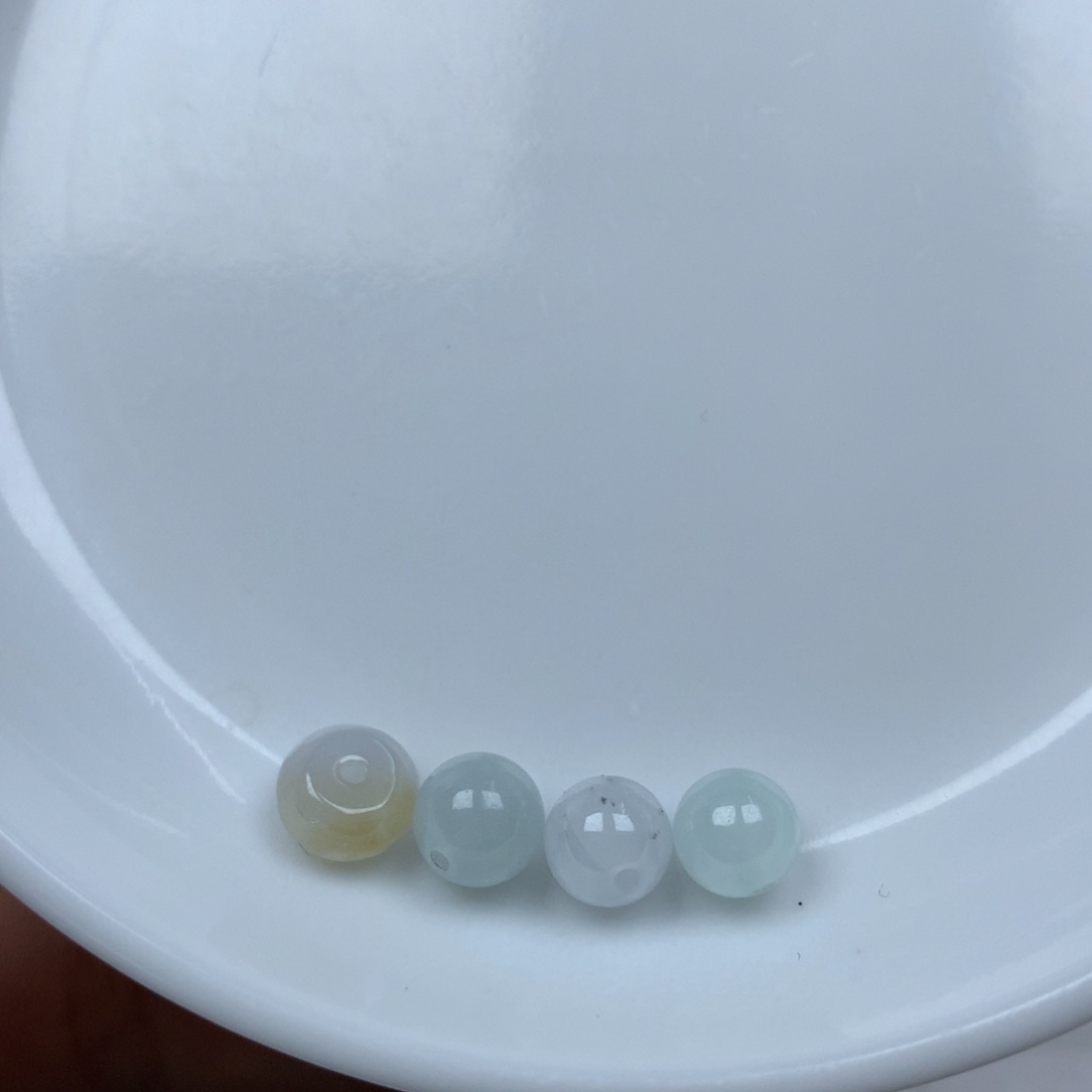 翡翠颈饰未镶嵌6加。4颗。