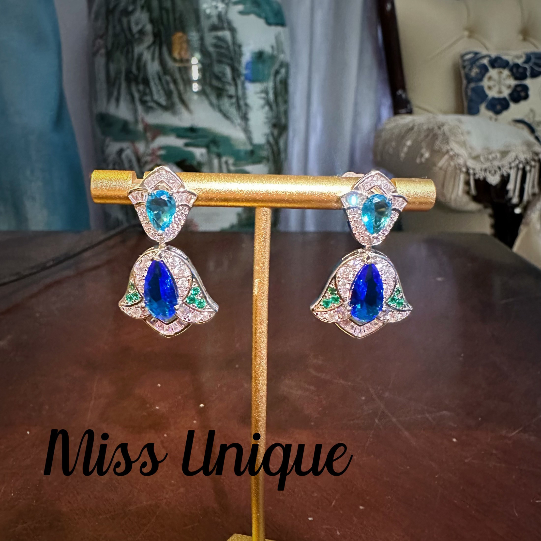     S2010蓝色花朵三角耳环