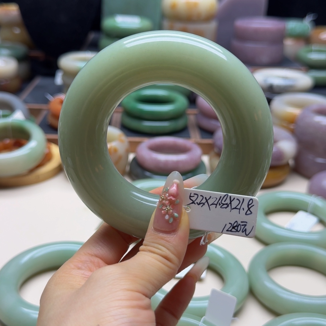 桔***～石英岩玉未镶嵌手镯