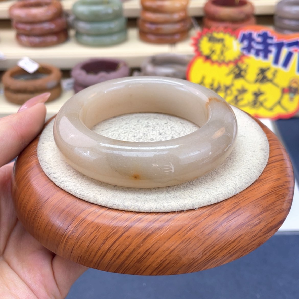 【闪购商品】石英质玉手镯未镶嵌惜*