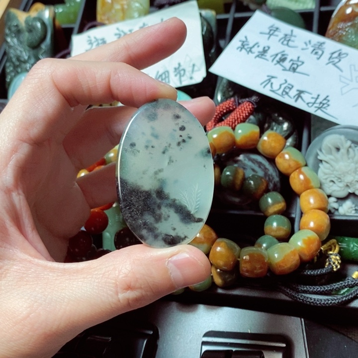 蛇纹石玉颈饰未镶嵌