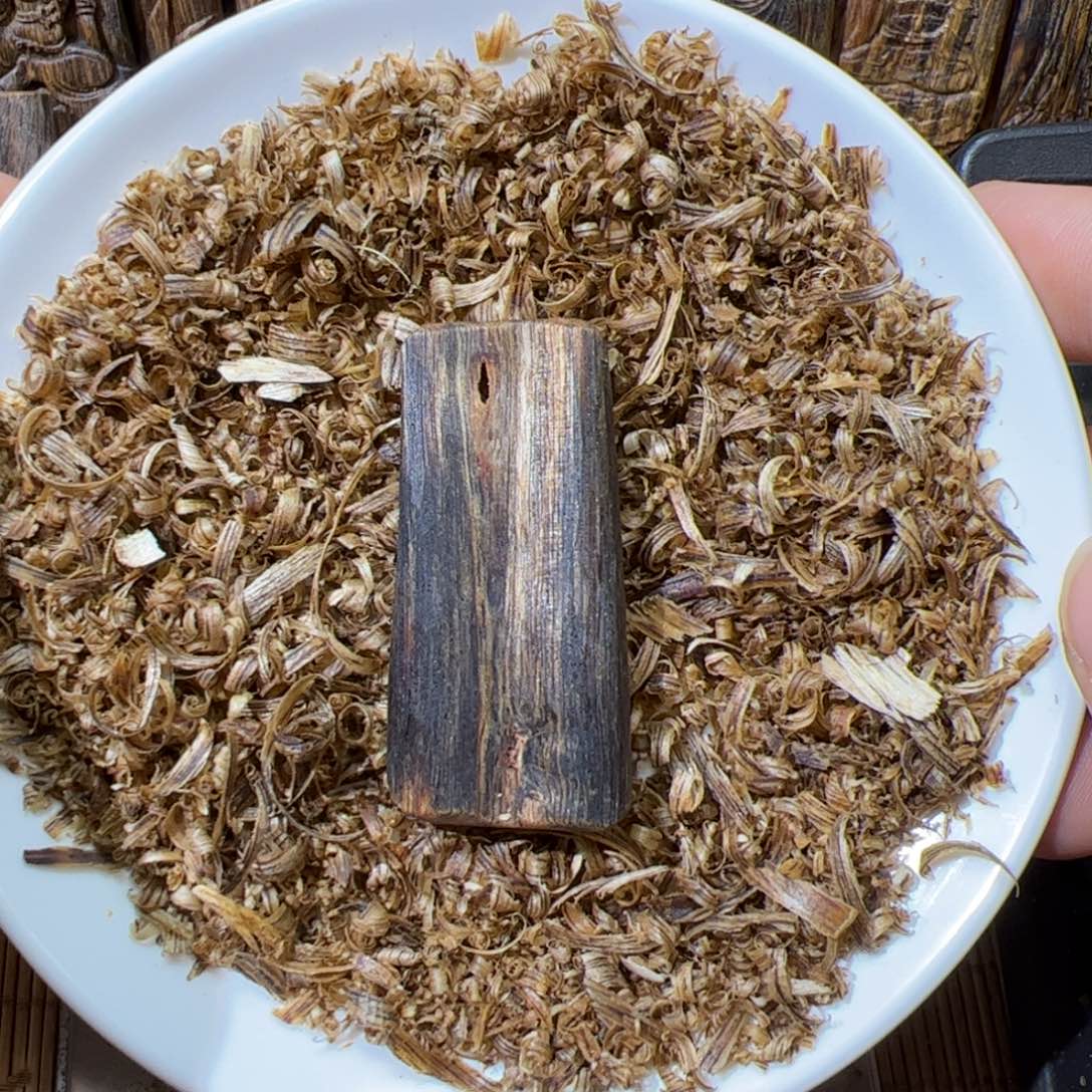 沉香沉香碎屑白棋素牌6.3克