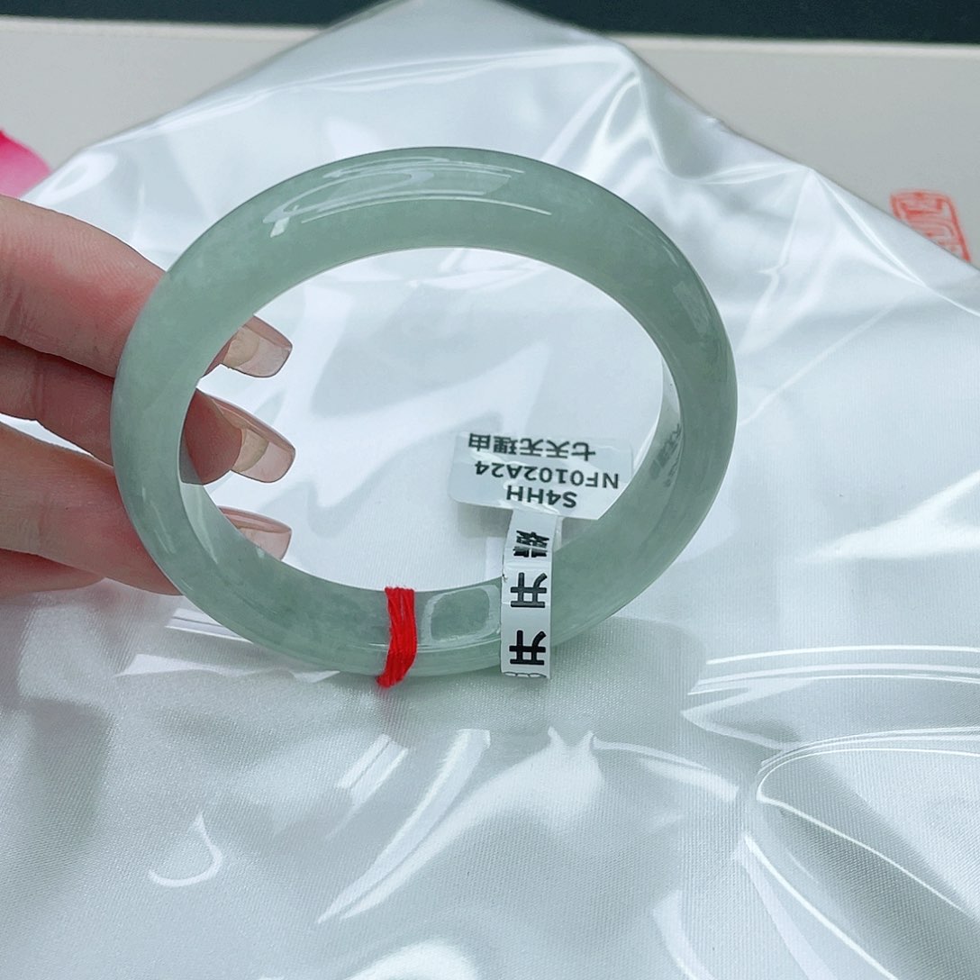 翡翠手镯未镶嵌正55.5