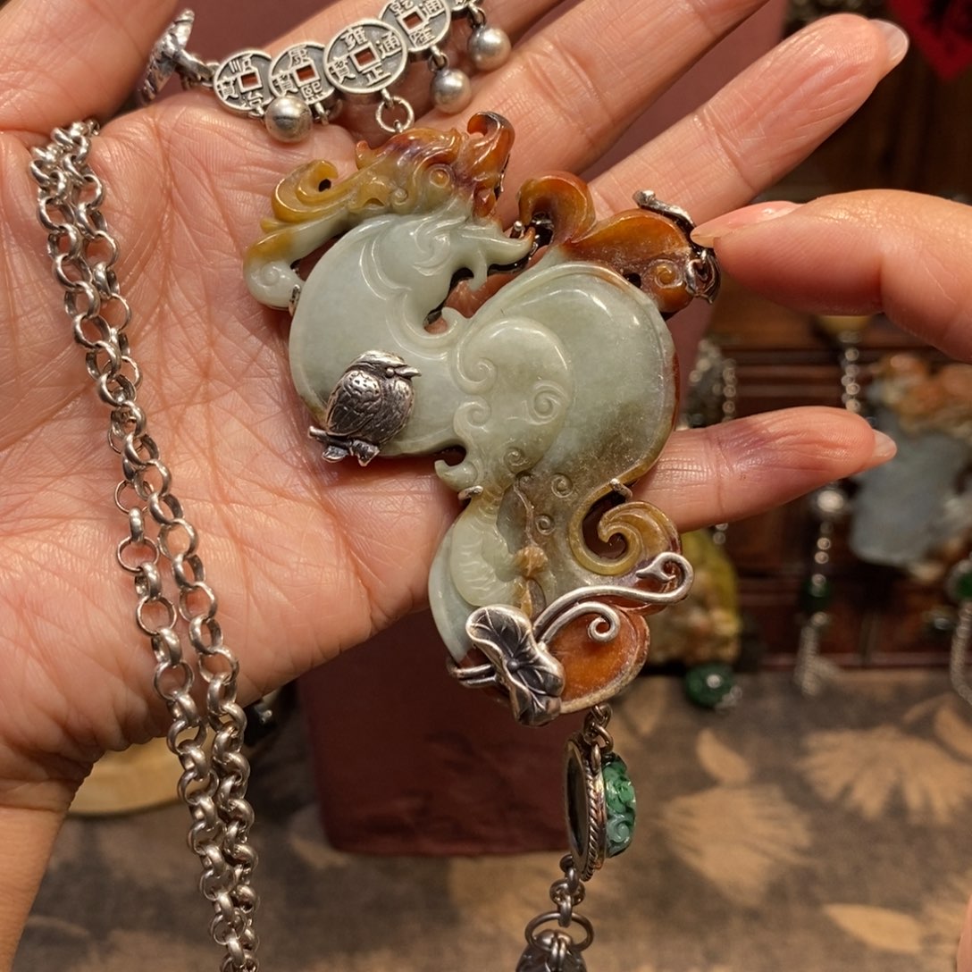 翡翠吊坠(赠链)未镶嵌