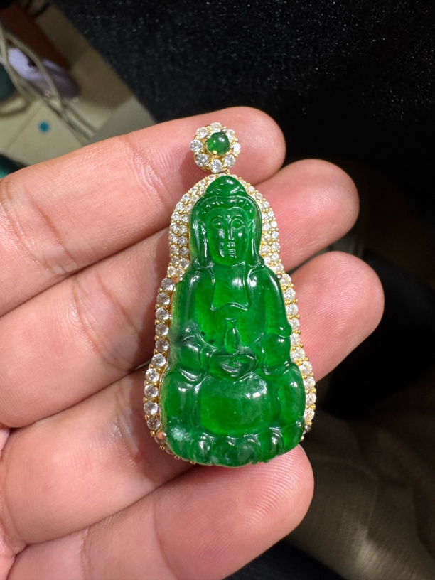 天然A货翡翠阳绿观音吊坠