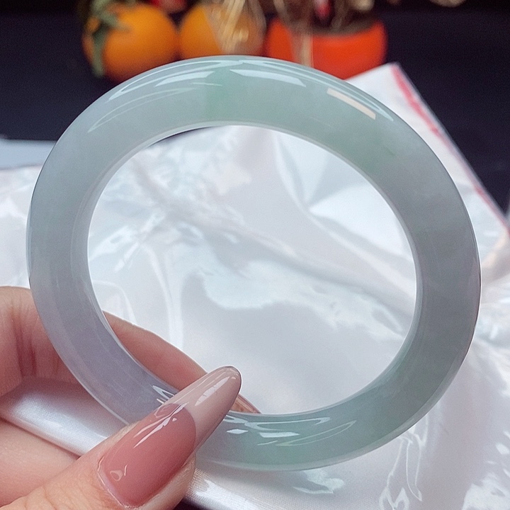 翡翠手镯未镶嵌54圈