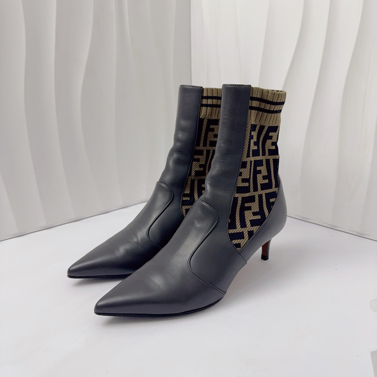 95新 FENDI/芬迪 37码/尖头满印高跟靴/