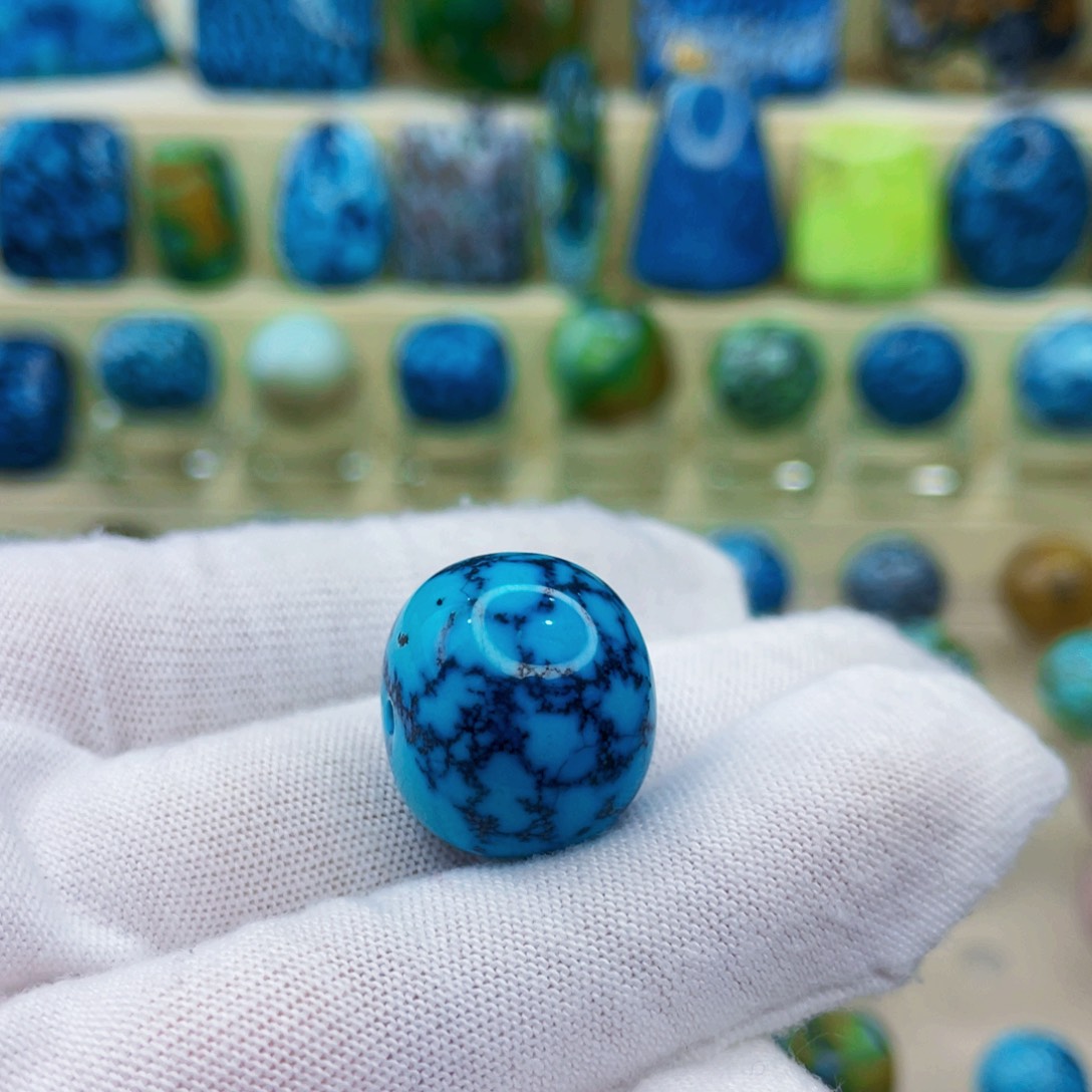 未镶嵌绿松石颈饰武**品