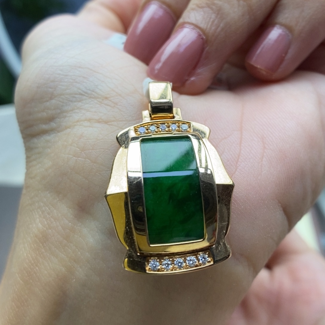 颈饰18K金镶嵌翡翠吊坠43