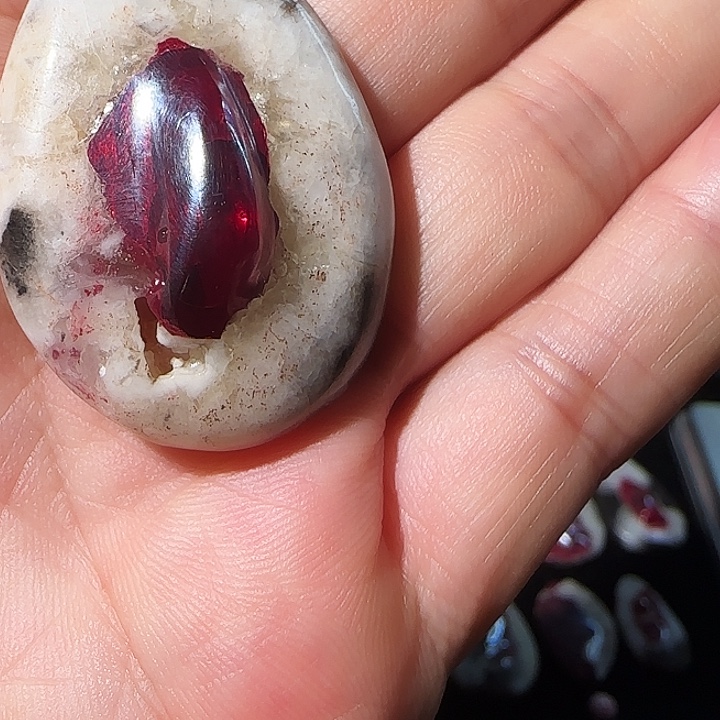 天然辰砂贵州万山天然大晶体朱砂吊坠正品