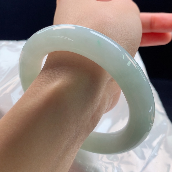 翡翠手镯（圆镯）未镶嵌甜甜圈