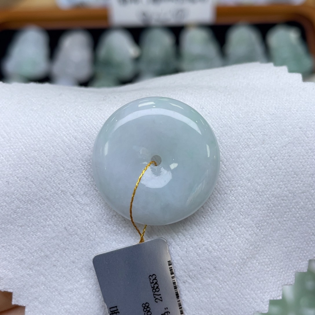 颈饰未镶嵌翡翠平安扣