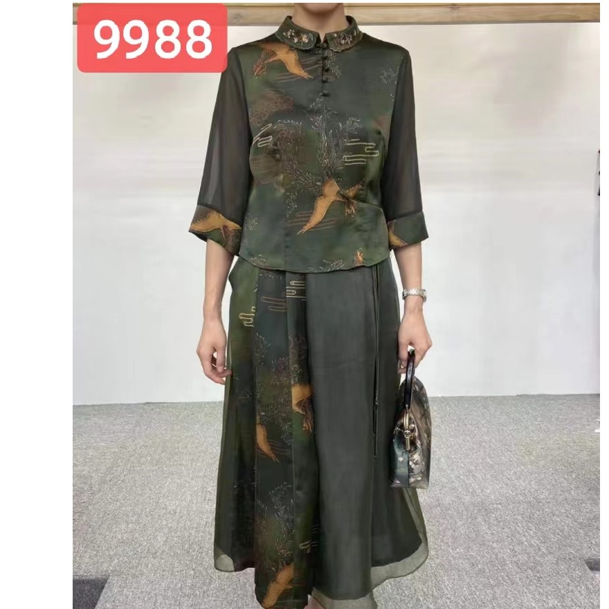 9988-23新款女士刺绣重工套装