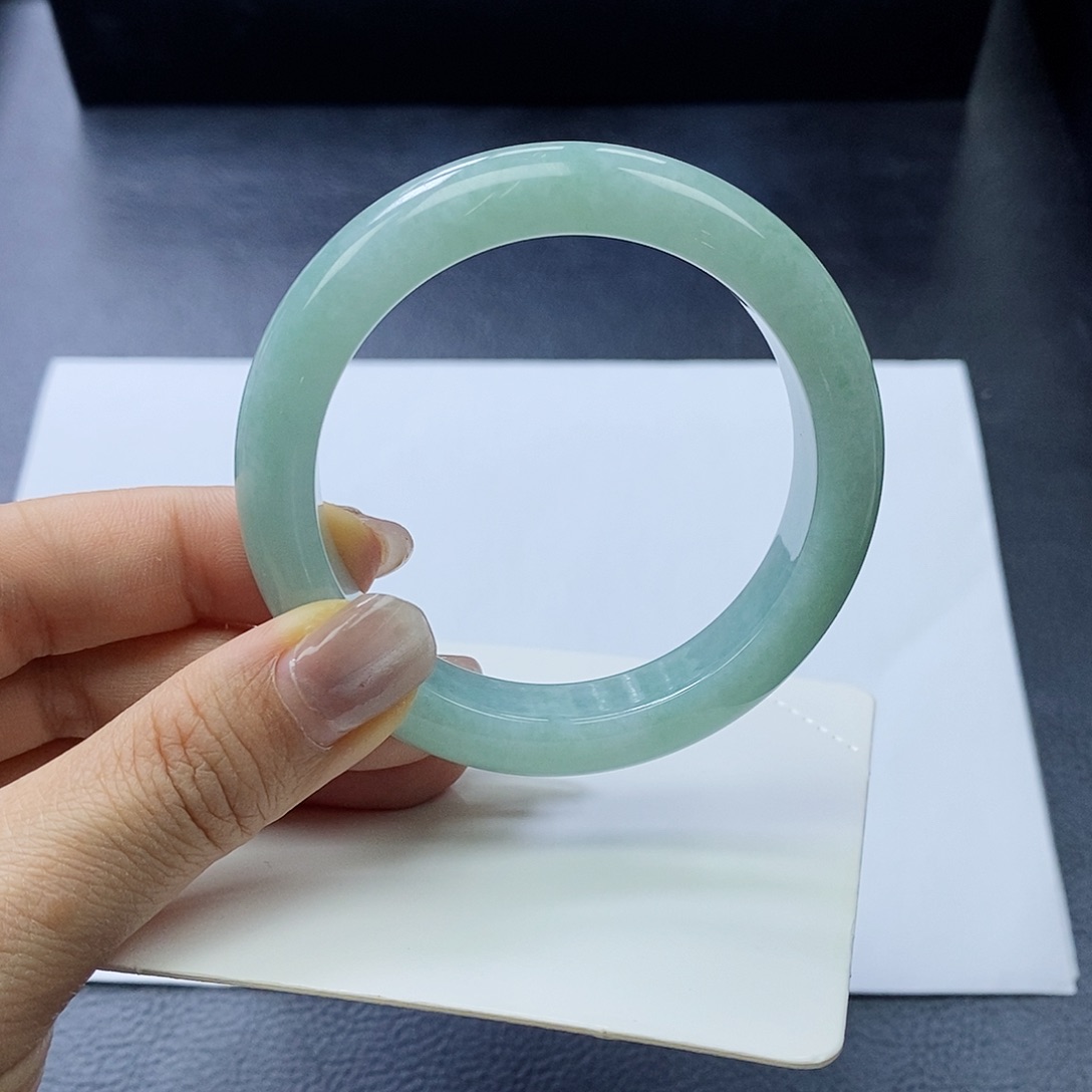 翡翠手镯未镶嵌54圈口