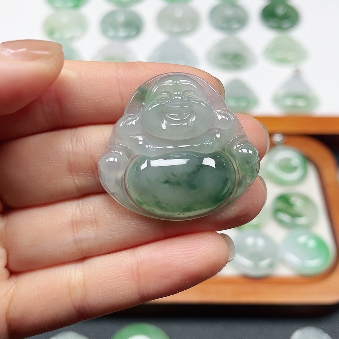 翡翠未镶嵌颈饰佛公