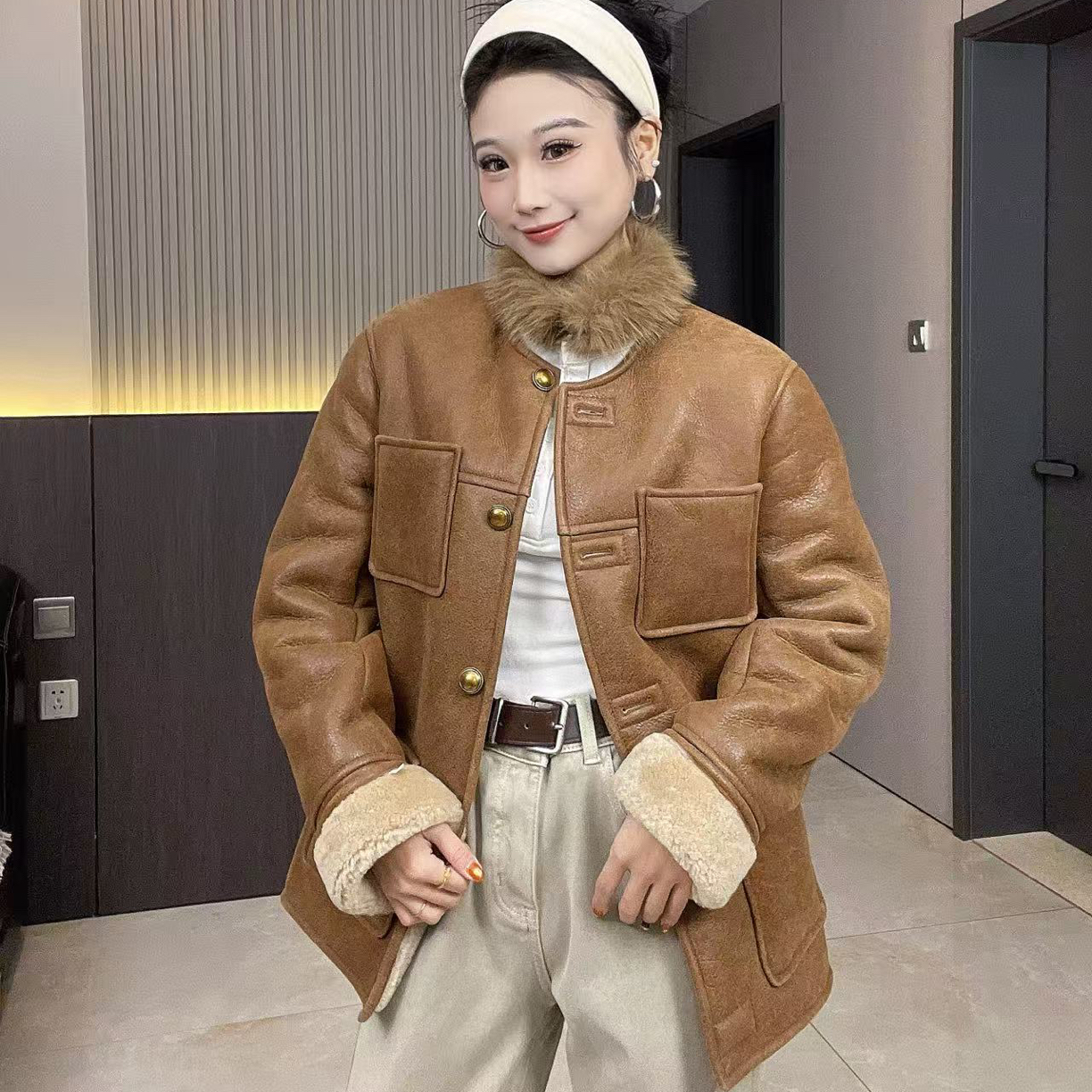 ZLJL2671冬季2025小香风皮毛一体外套圆领中长款时髦皮草精致保暖