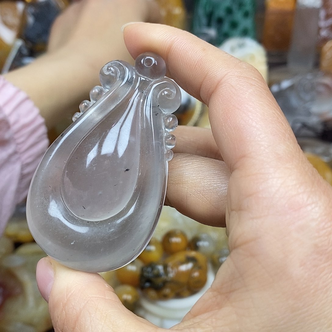 石英质玉未镶嵌颈饰