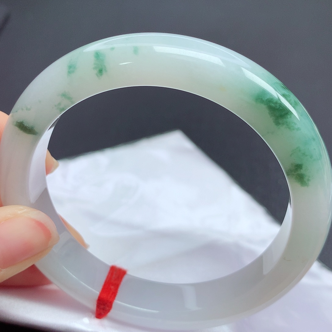 翡翠手镯未镶嵌l n n n n n n n n