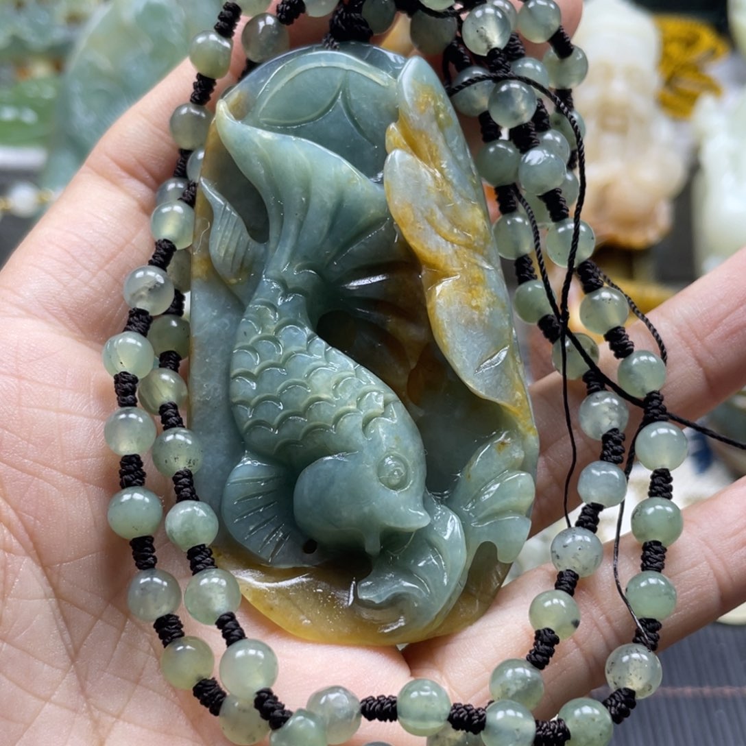 蛇纹石玉颈饰未镶嵌