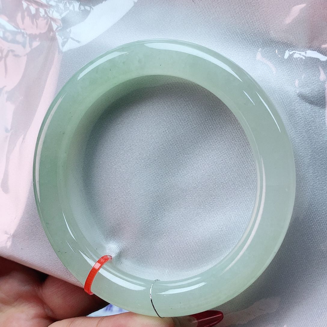 翡翠手镯未镶嵌59圈