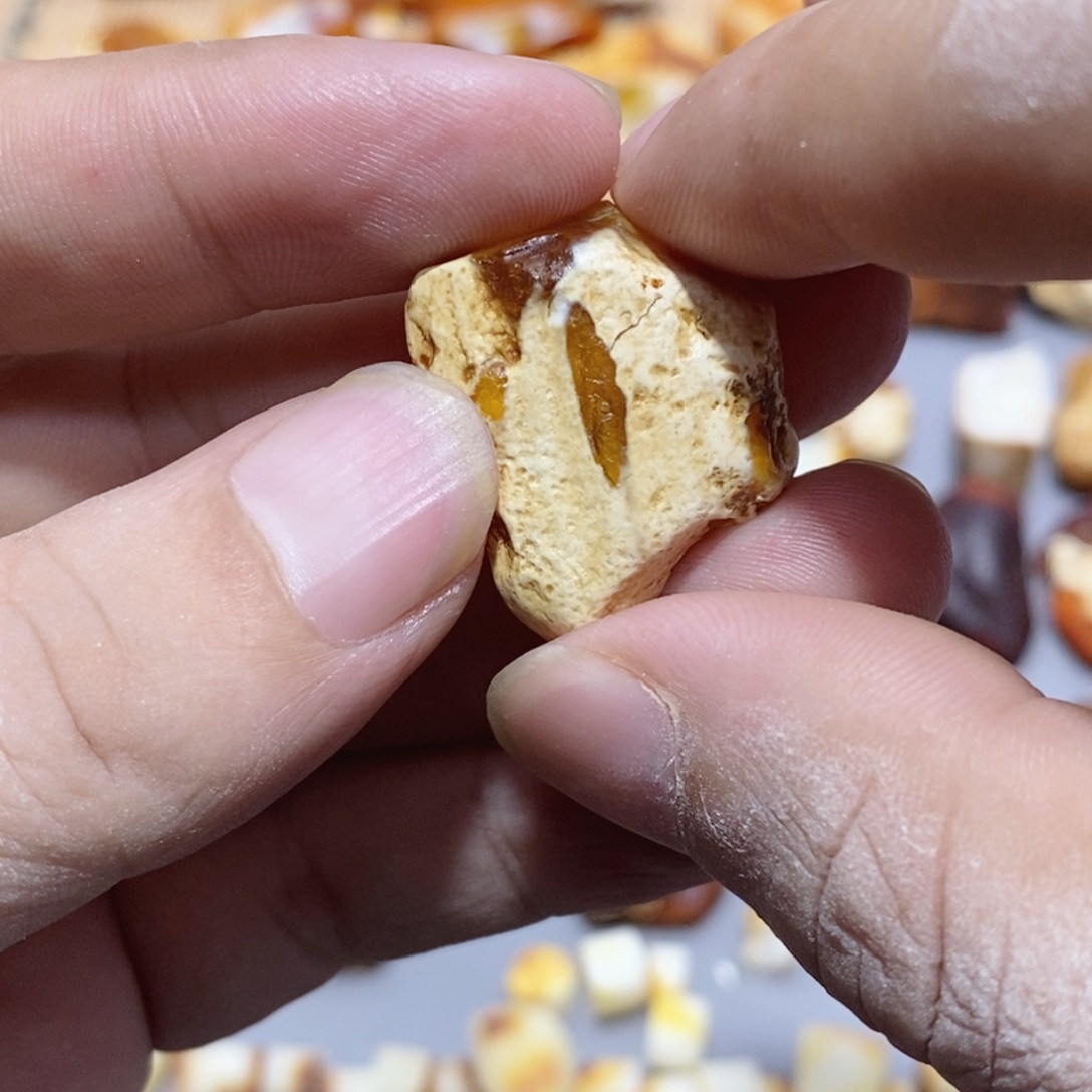 佛***间定制琥珀蜜蜡原石定制