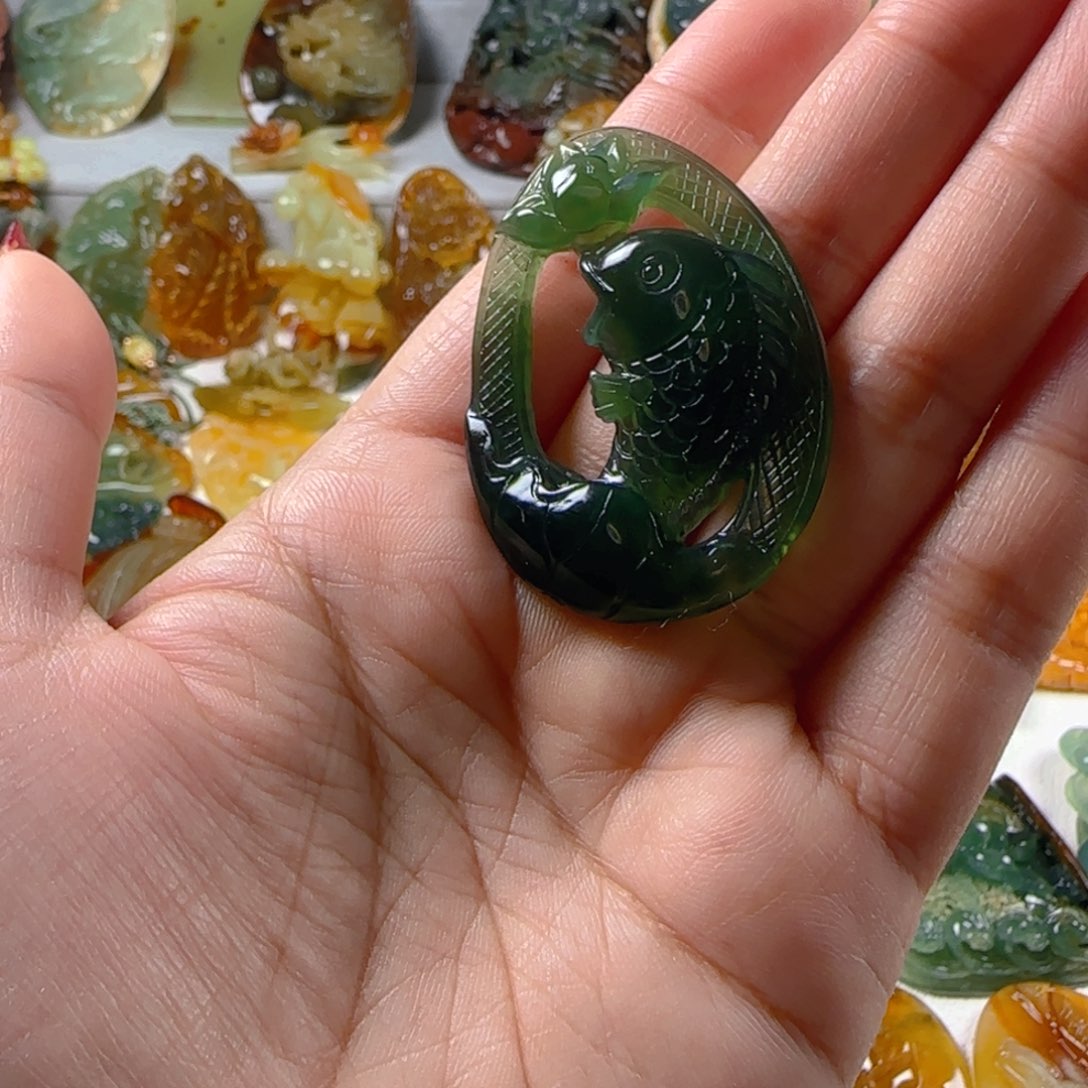 蛇纹石玉颈饰未镶嵌玲*