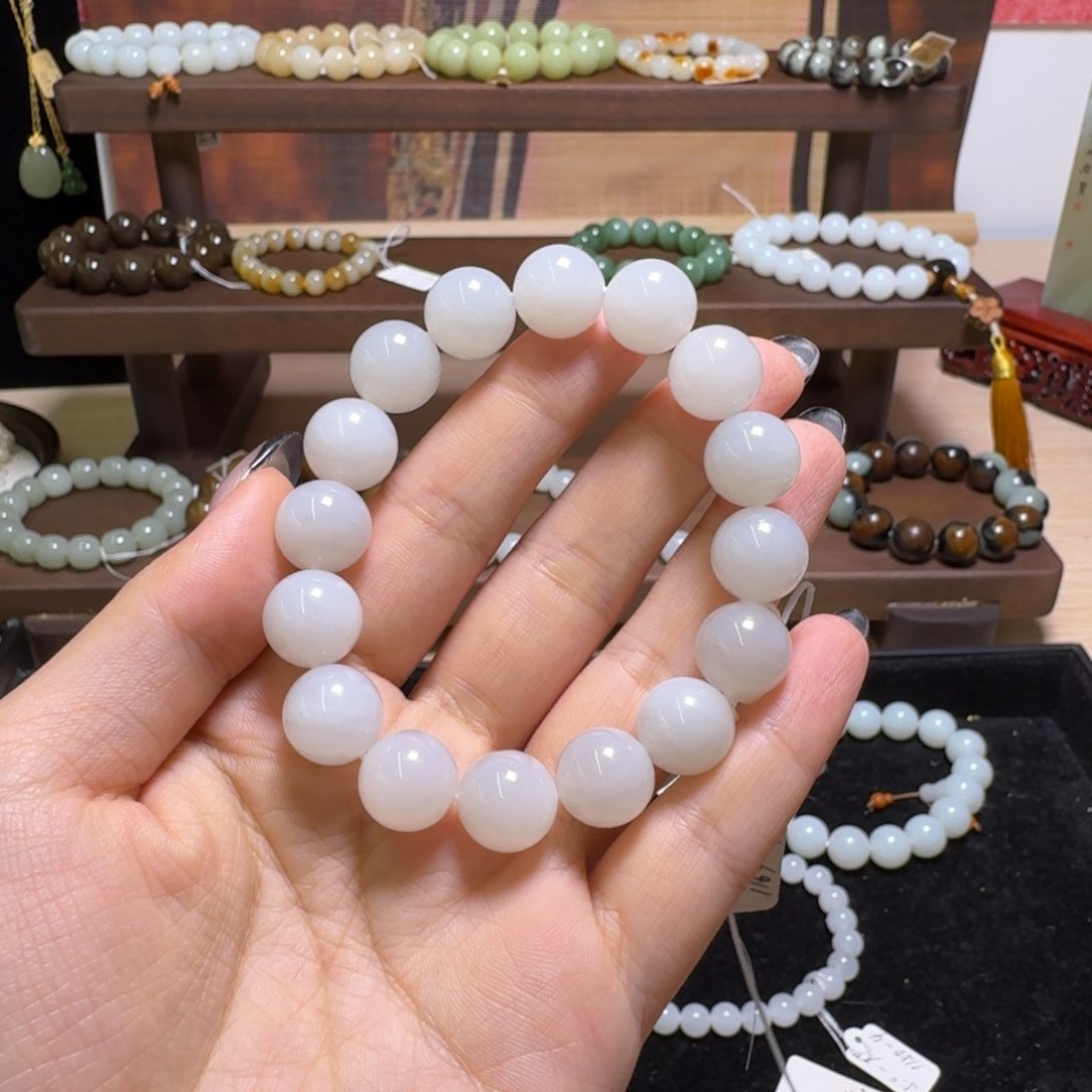 未镶嵌和田玉手链