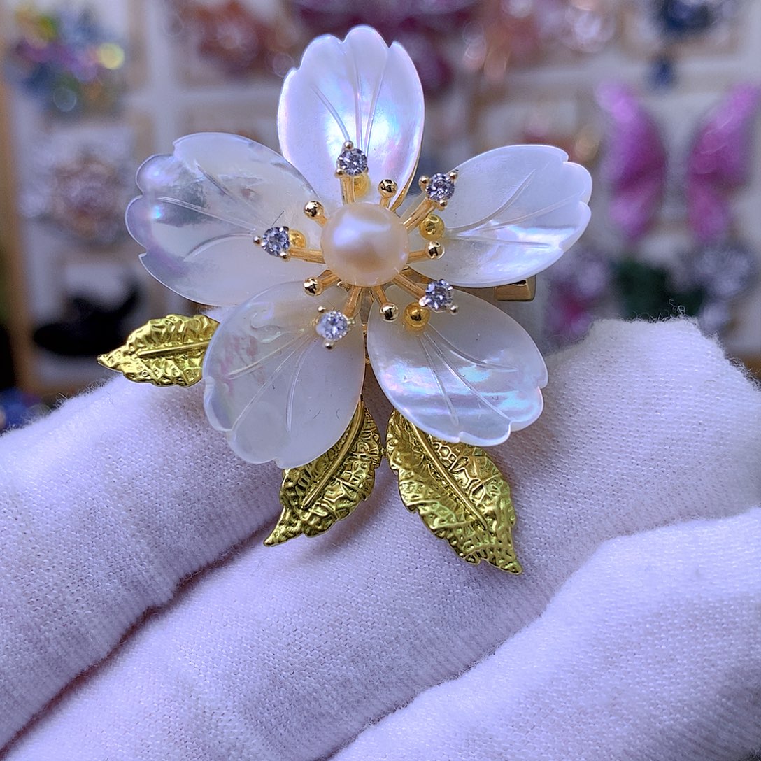 合成立方氧化锆铜胸针