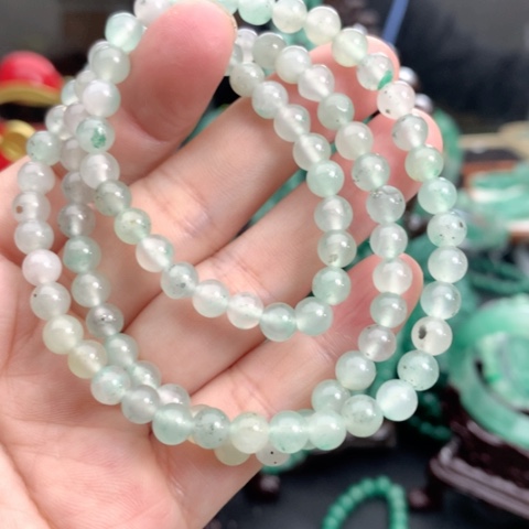 石英质玉颈饰未镶嵌