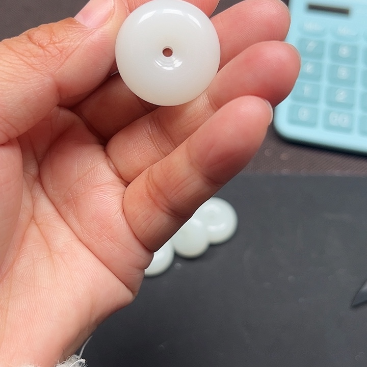 和田玉（糖玉）未镶嵌颈饰