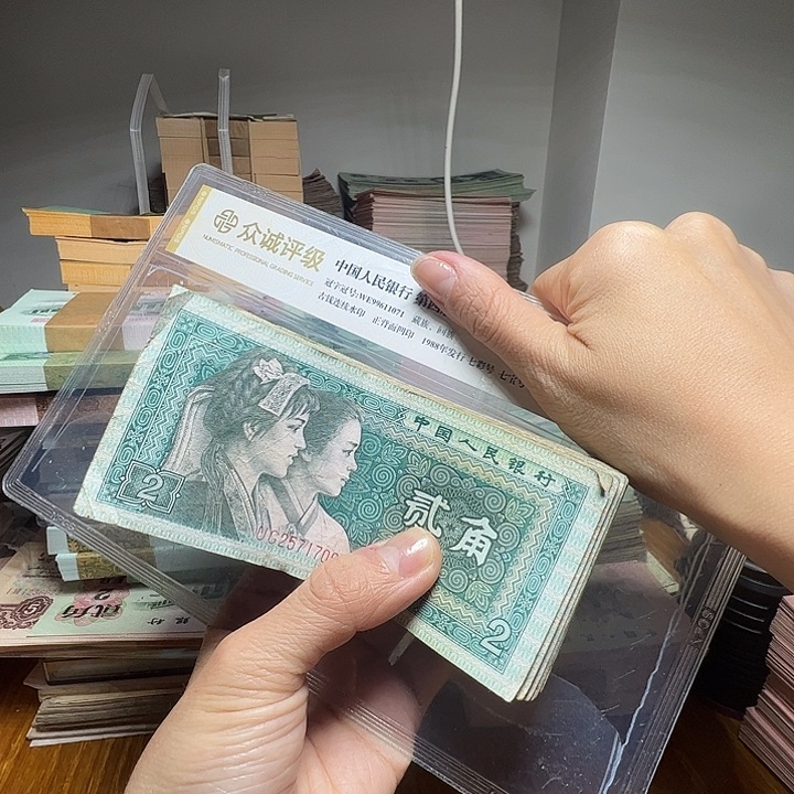 退市人民币100张如图