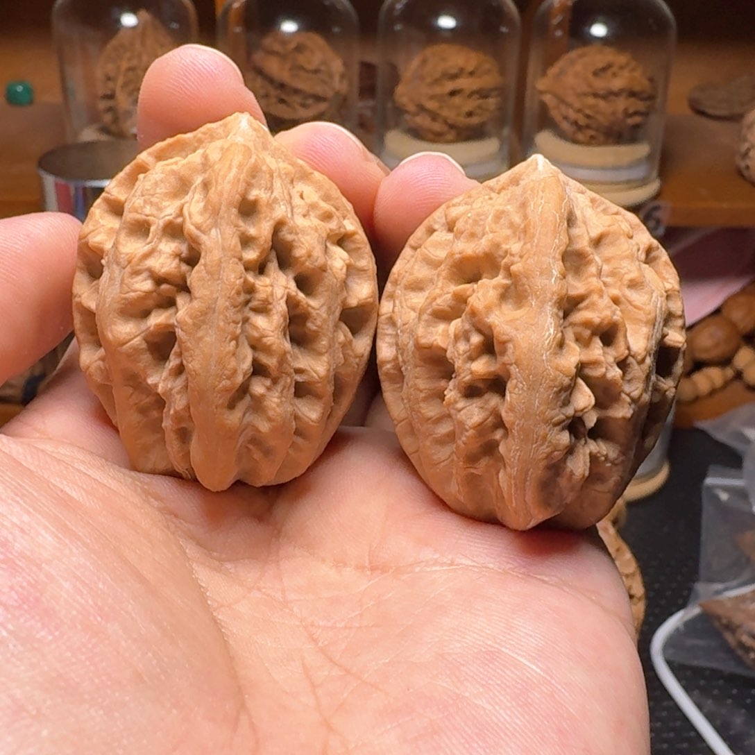 文玩核桃把件一道筋