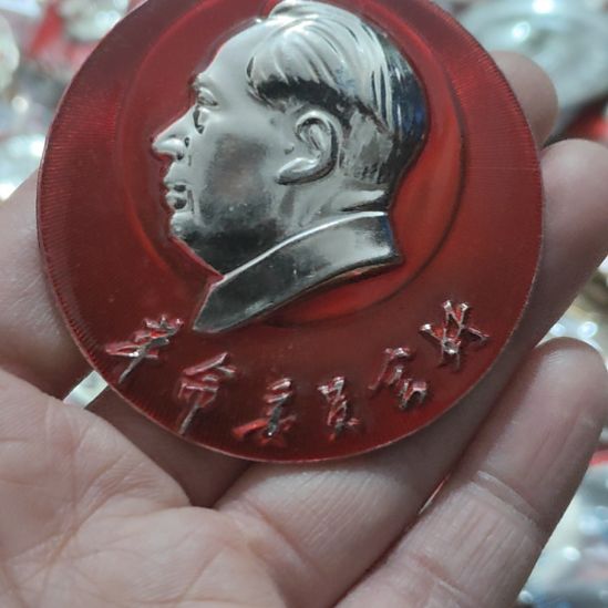 白***来其他普通金属圆形红色人物像章