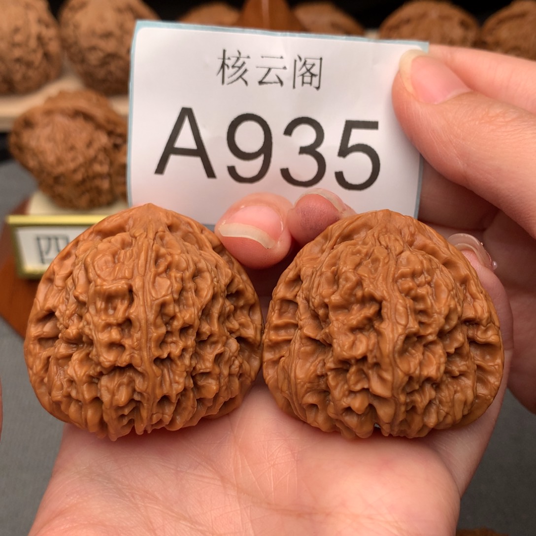 文玩核桃把件42.8三角疆