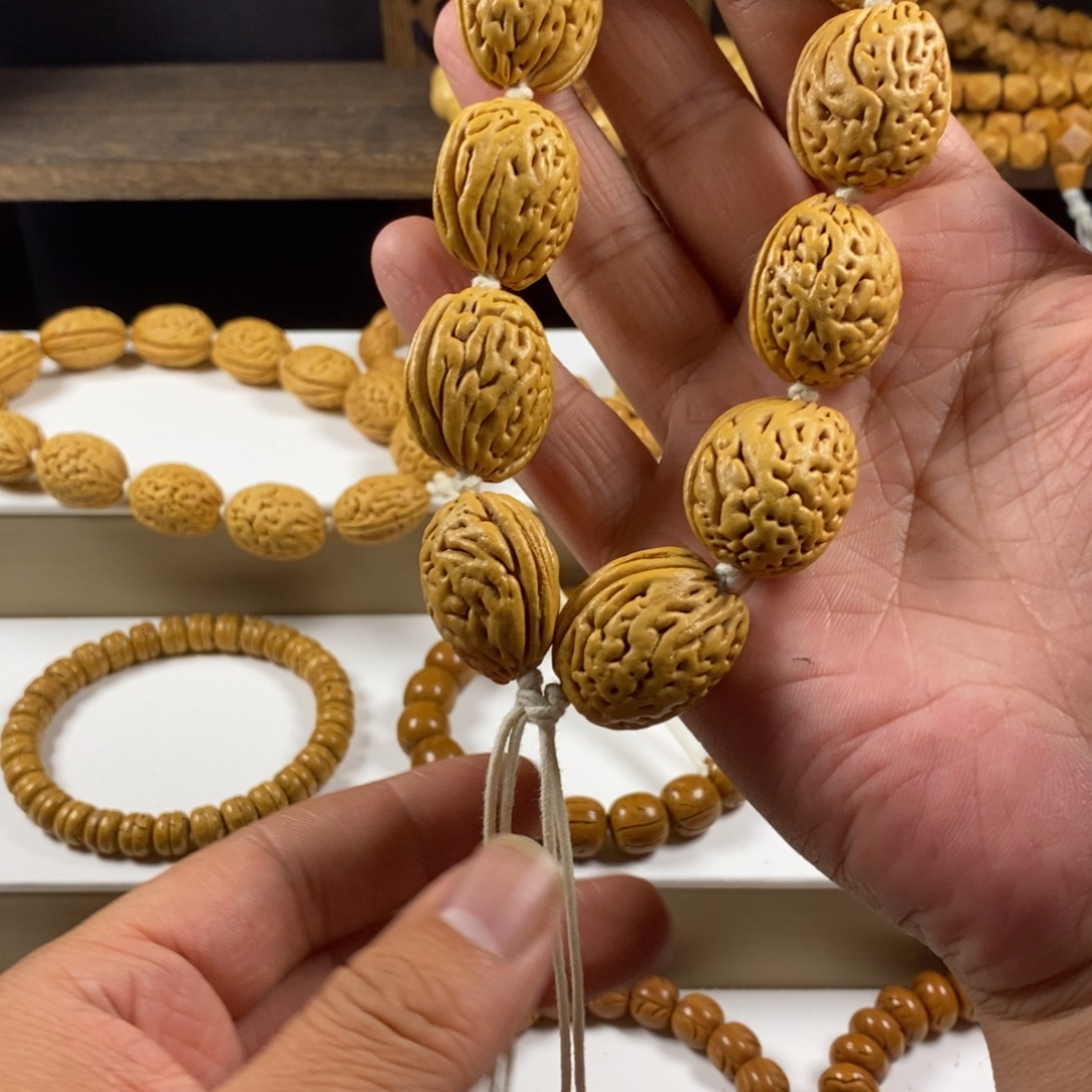 瑞***妍桃核吊坠沈阳钱袋子大高炮手持肌肉纹