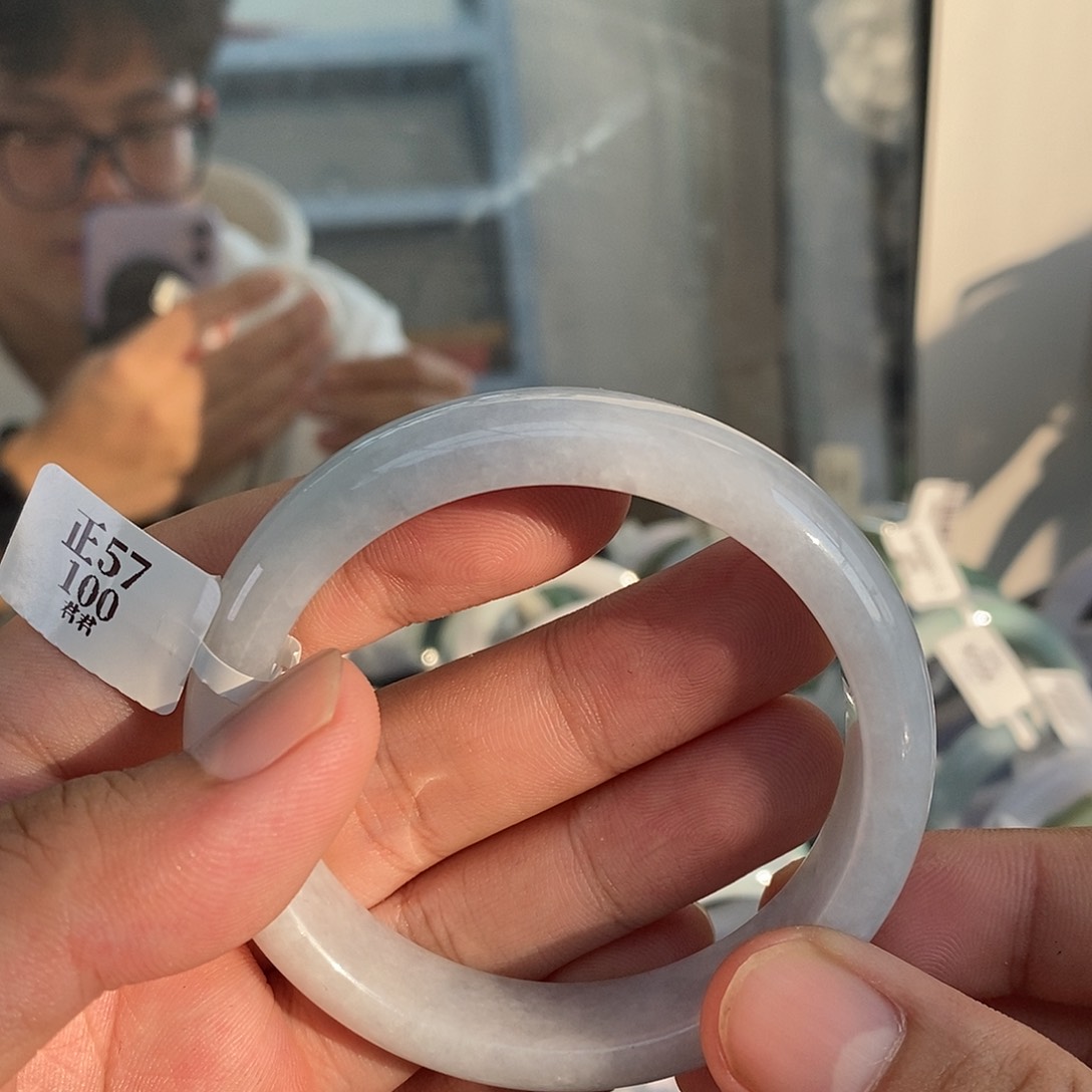 翡翠手镯未镶嵌手镯