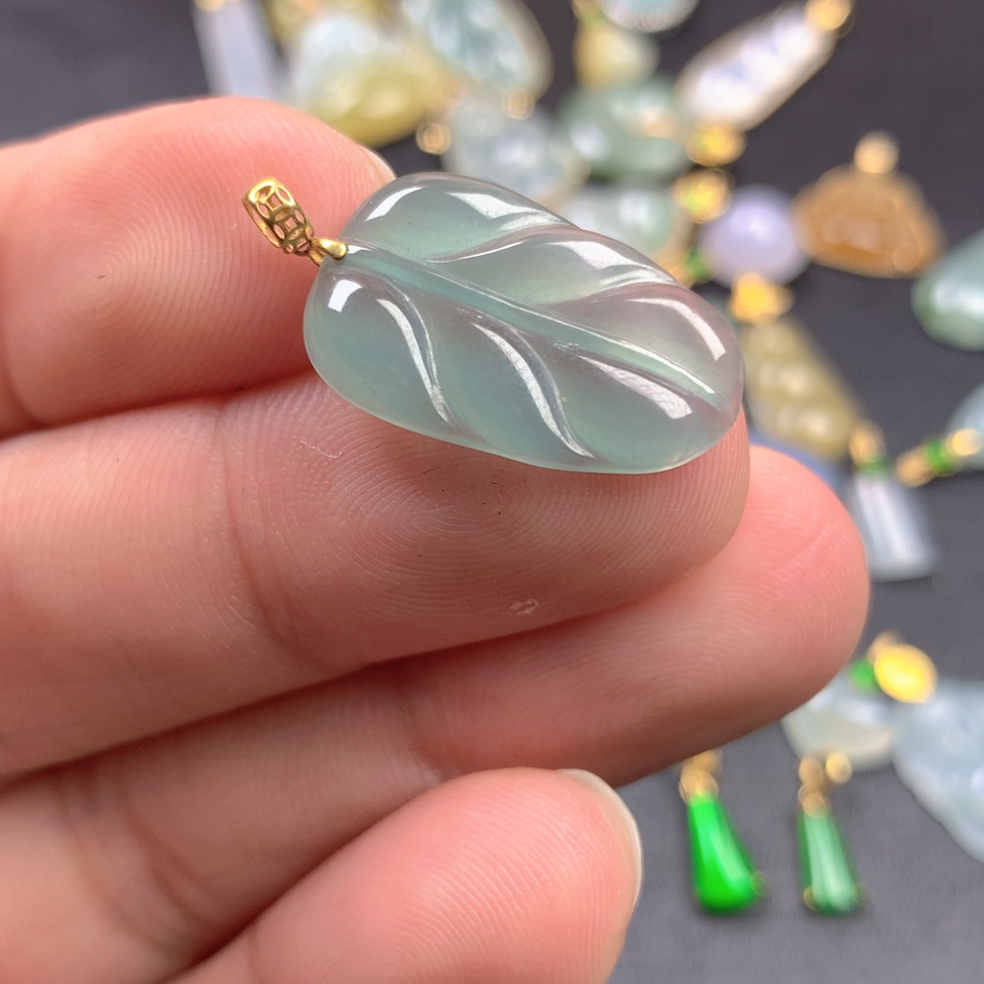 【闪购商品】颈饰18K金镶嵌翡翠翡翠