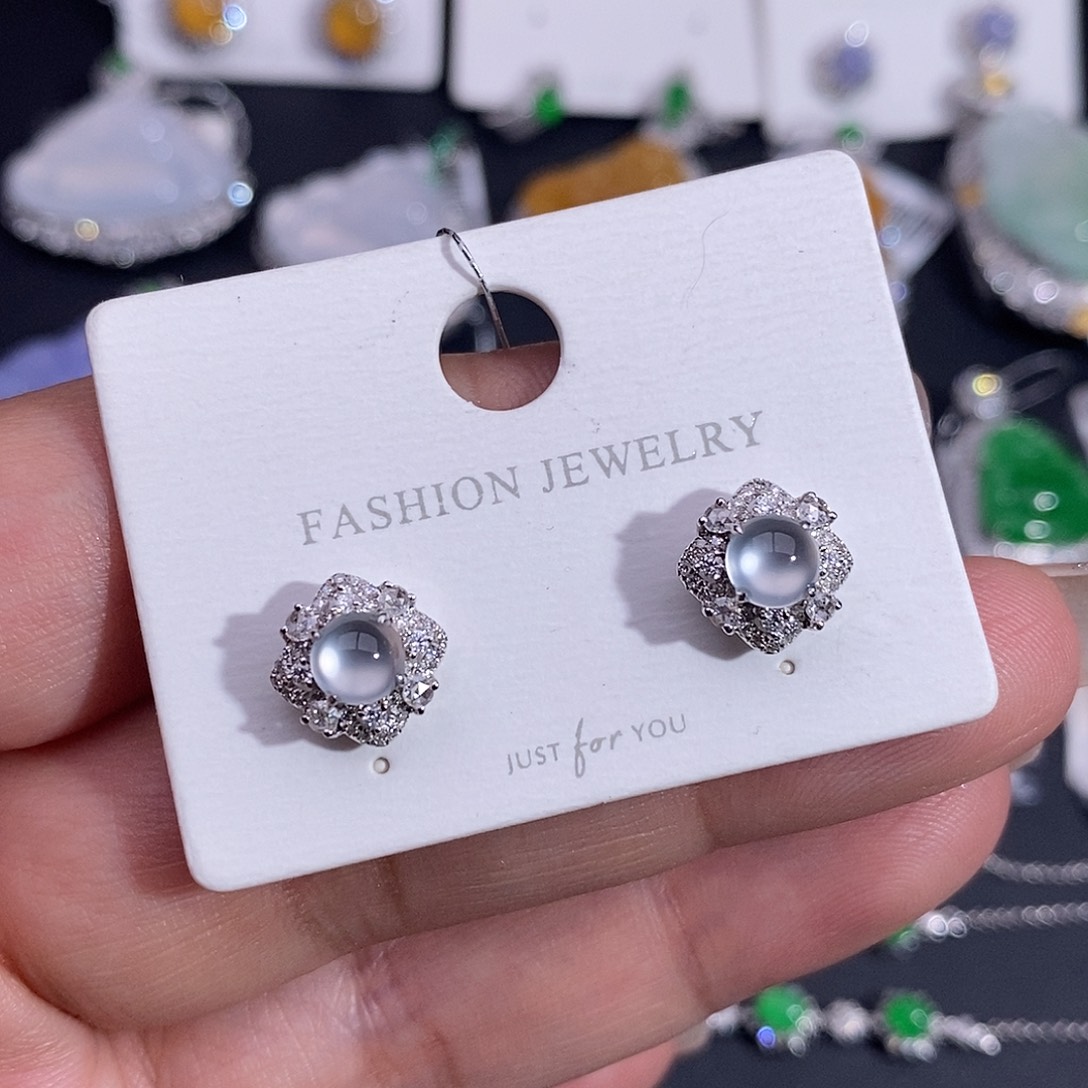 翡翠耳饰18K金镶嵌蛋面