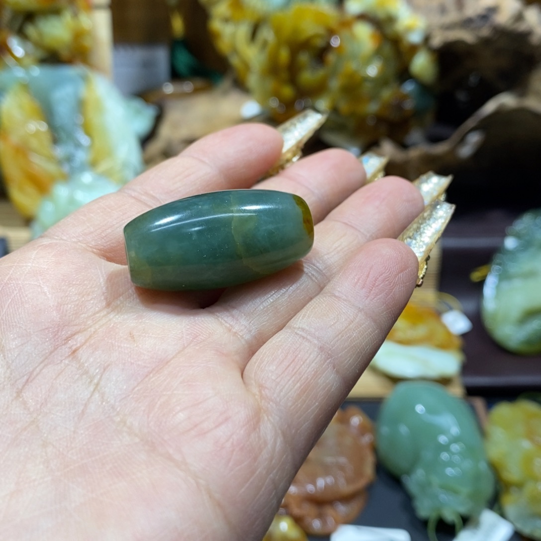 蛇纹石玉颈饰未镶嵌