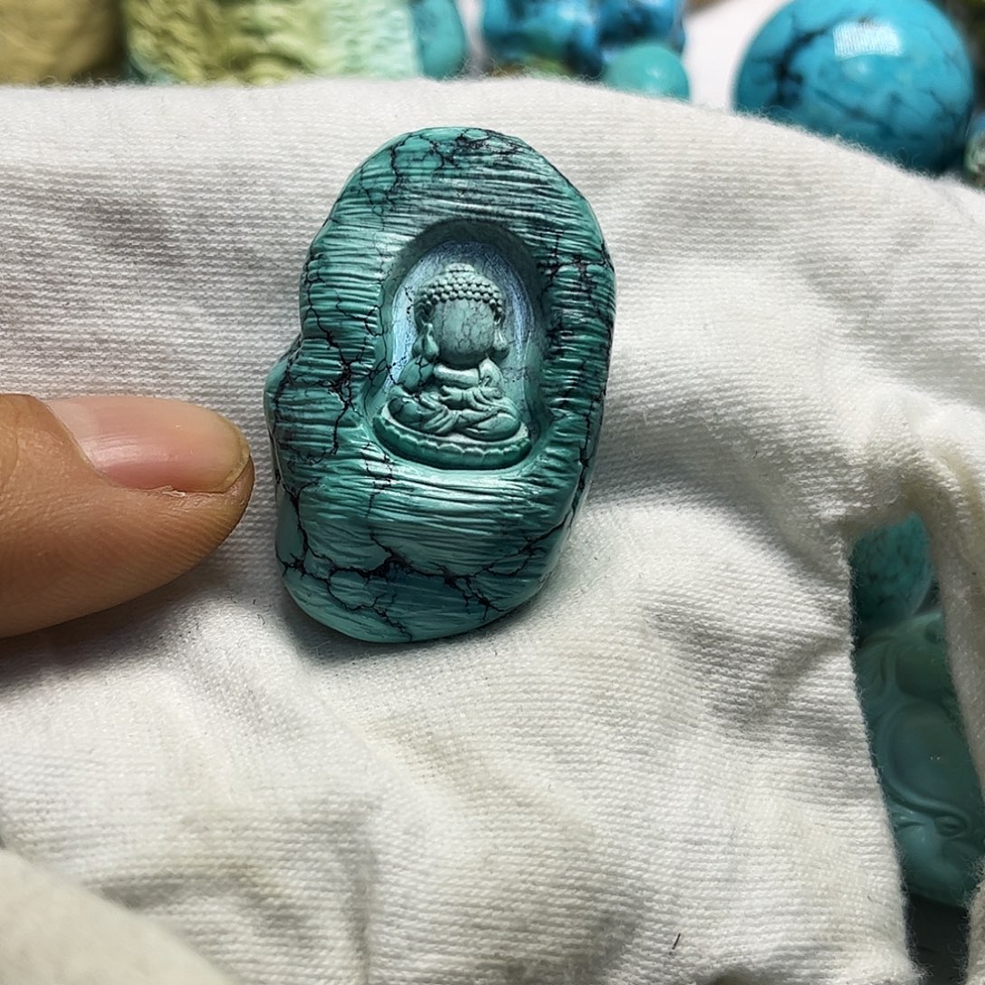 杨***飒绿松石未镶嵌珠宝奇石