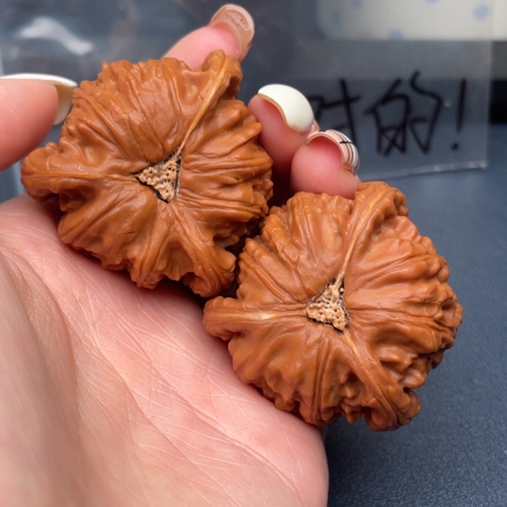 额***9文玩核桃吊坠白狮子