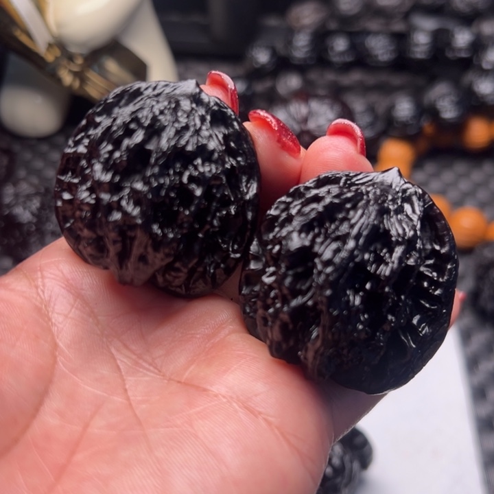 文玩核桃虎头41尺寸