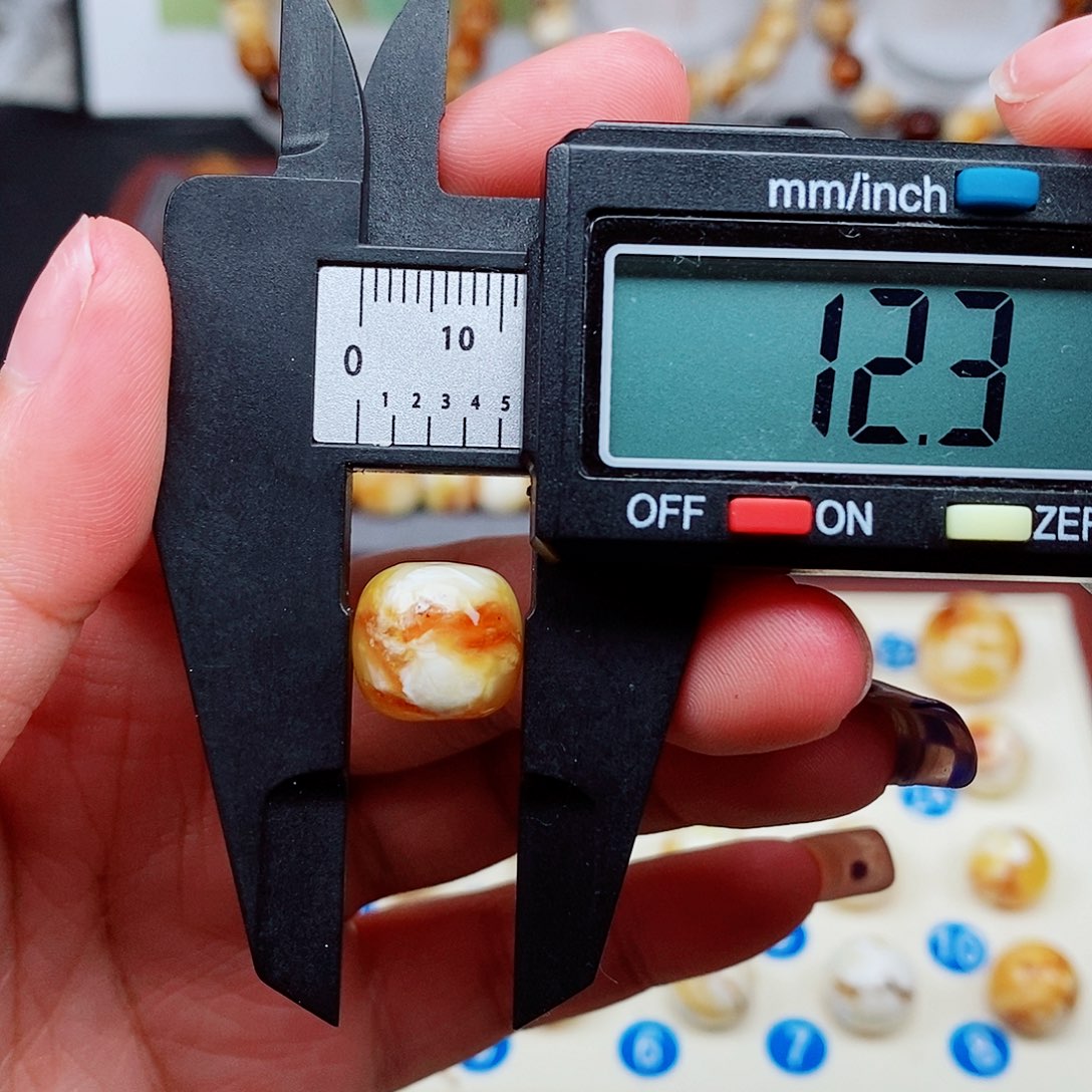 未镶嵌蜜蜡裸石蜜蜡