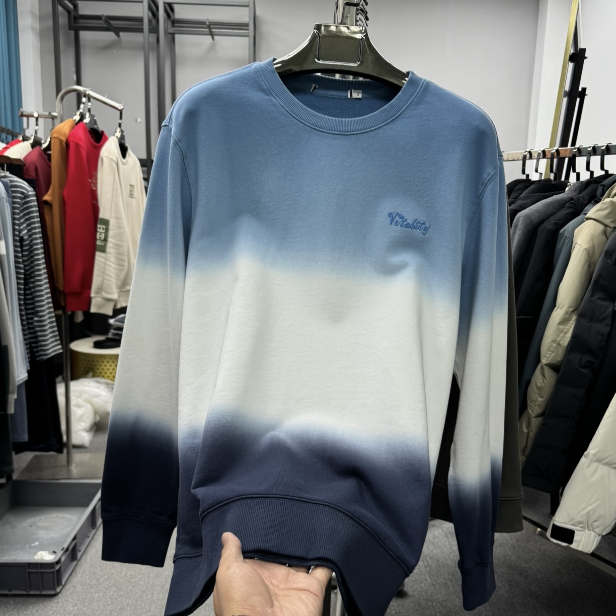 渐变色时尚纯棉圆领款套头卫衣WY53085