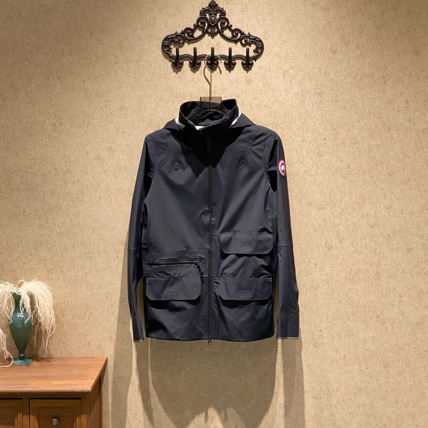 99新 CANADA GOOSE 加拿大鹅黑色徽标logo连帽冲锋衣/s码/40449