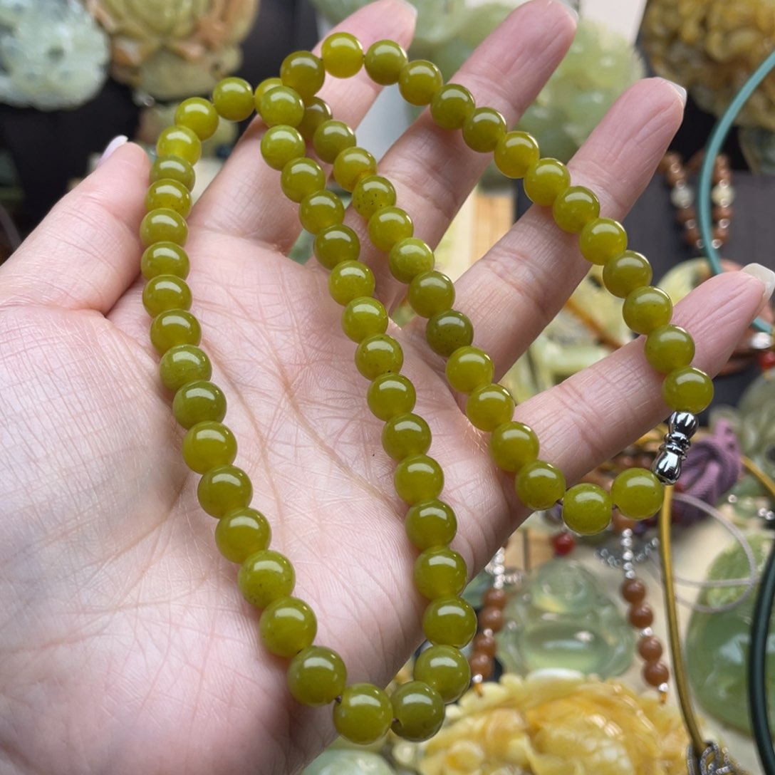 蛇纹石玉颈饰未镶嵌