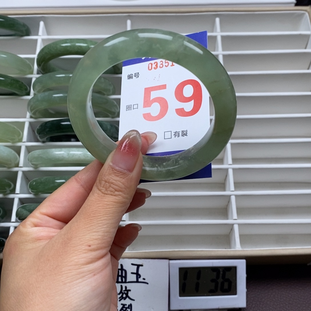 岫玉手镯未镶嵌我
