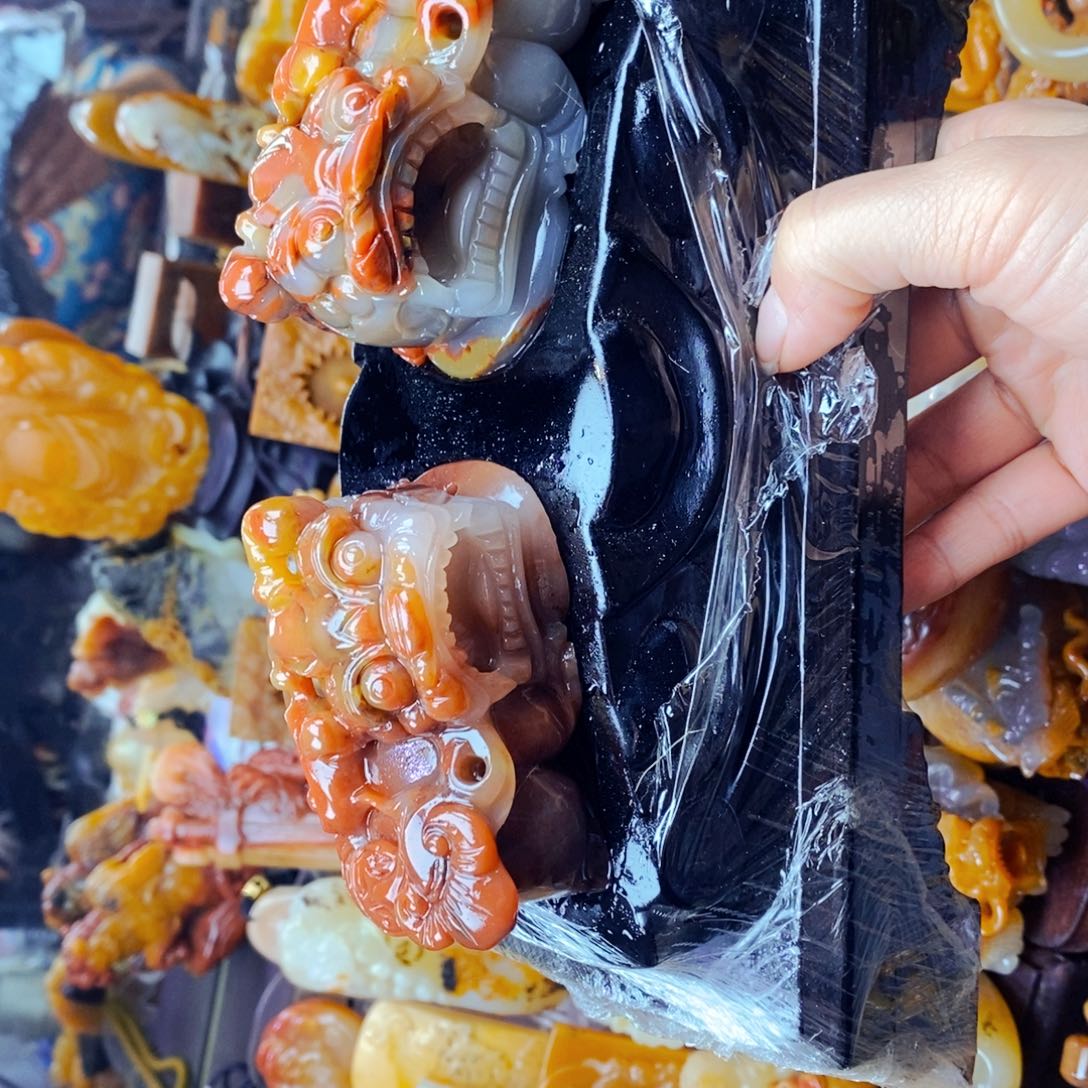 未镶嵌石英质玉（黄龙玉）颈饰