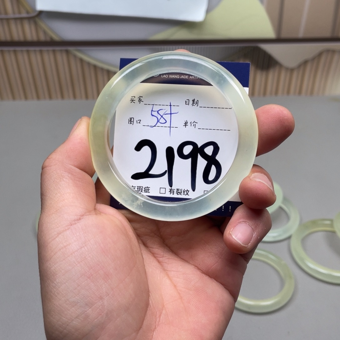 岫玉手镯手镯未镶嵌